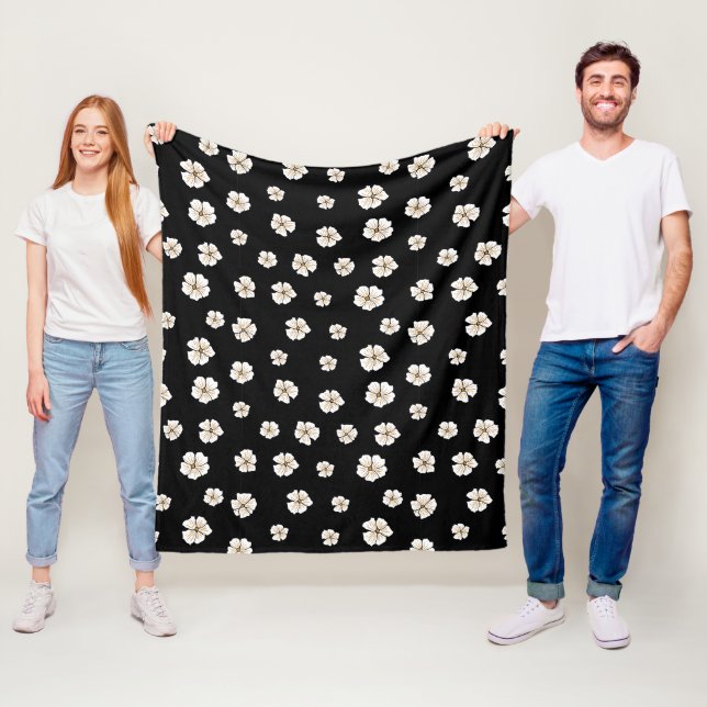 Manta Polar Blooming Floral Pattern Black Fleece (3 Sizes) (In situ)