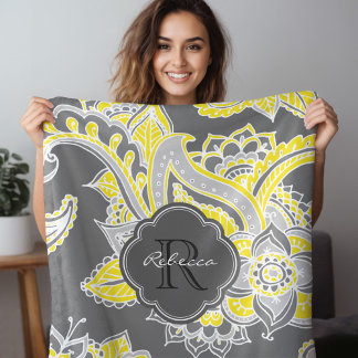 Manta Polar Boho Paisley gris y amarillo monogramado