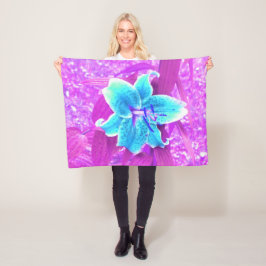 Manta Polar Bonito Aqua Blue Stargazer Lily sobre el morado