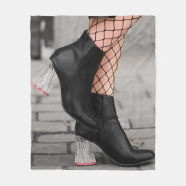 Manta Polar Booted & Bold Fleece Blanket