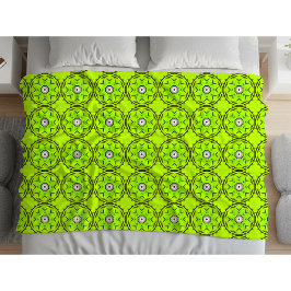 Manta Polar Bright green towel with intricate circular pattern
