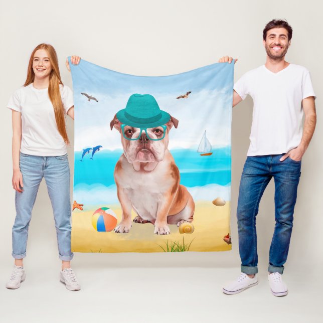 Manta Polar Bulldog inglés en la playa (In situ)