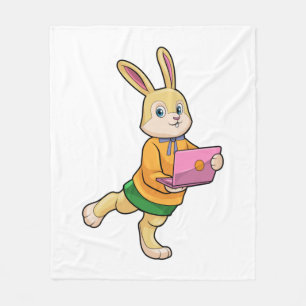 Manta Polar Bunny como secretario con laptop