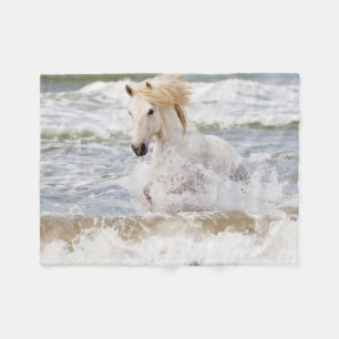Manta Polar Caballo Camargue en el oleaje