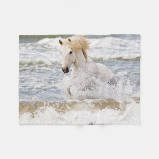 Manta Polar Caballo Camargue en el oleaje (Frente (Horizontal))