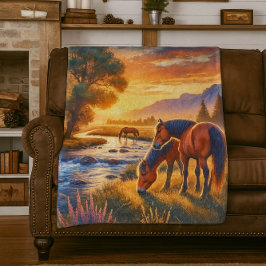 Manta Polar Caballo Mustang Pastando junto a un Arroyo al Atar