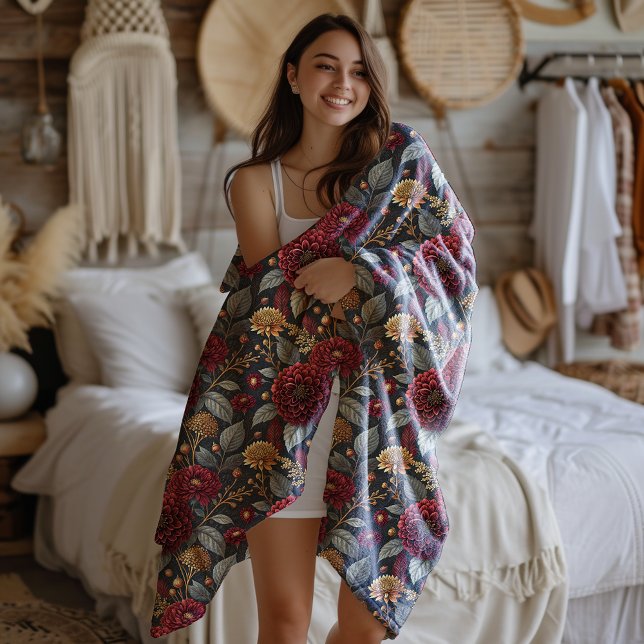 Manta Polar Cae Moody Peony Borgoña sobre floral gris oscuro (Subido por el creador)