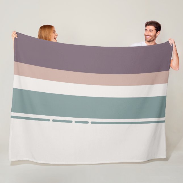 Manta Polar Calm Neutral Stripes – Minimal Cozy Layers (In situ)