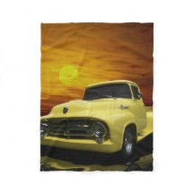 Camión amarillo antiguo de época vintage