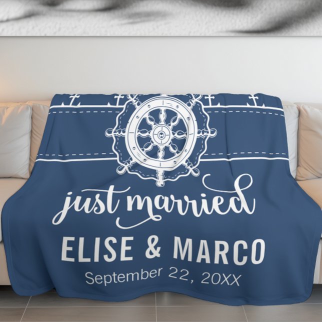 Manta Polar Camión de anclaje y rueda de barco recién casados (Anchor and Ship Wheel Just Married Fleece Blanket)