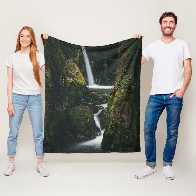 Manta Polar Cascada de cascada personalizado en la vegetación  (In situ)