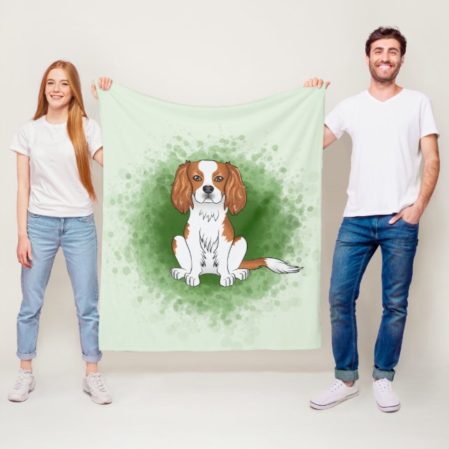 Manta Polar Cavalier King Charles Spaniel Blenheim Sobre Verde (In situ)