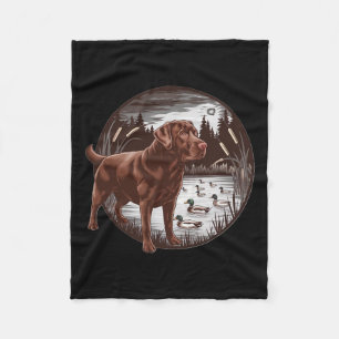 Manta Polar Cazando chocolate labrador
