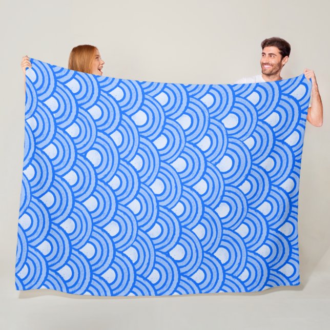 Manta Polar Cerulean Scales Fleece Blanket (In situ)