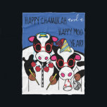 Manta Polar Chanukah Moo Year Fleece Blanket<br><div class="desc">Personaliza "Happy Chanukah and a Happy Moo Year" Fleece Blanket/Small Personalize borrando texto y añadiendo tu propio mensaje. Elija su estilo de fuente, tamaño y color favoritos. El diseño también se puede agregar a tamaños de manta, medianos y grandes. Tamaño: Fleece Blanket, 30 "x40" Es difícil de arreglárselas tú mismo....</div>