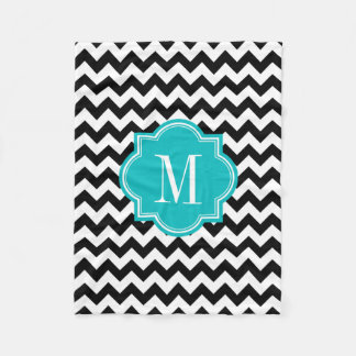 Manta Polar Chevron blanco y negro con el monograma verde