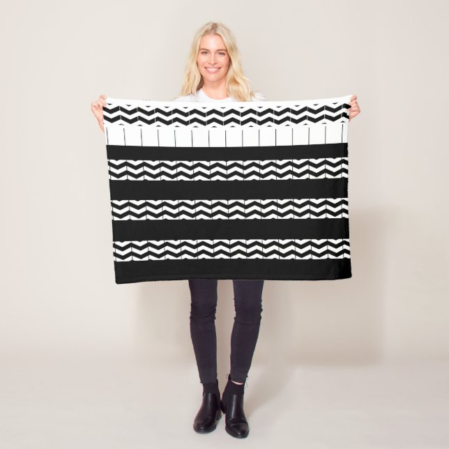 MANTA POLAR CHEVRON NEGRO Y BLANCO (In situ)