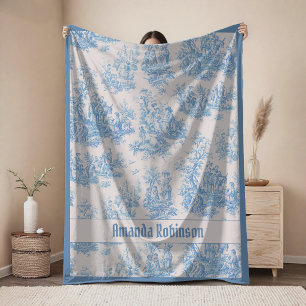 Manta Polar Chic vintage azul claro toile de jouy monograma