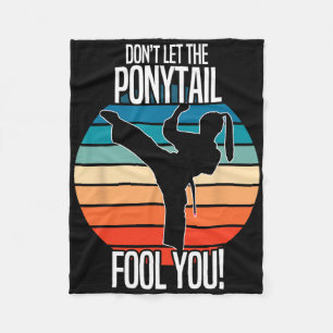 Manta Polar Chica Karate - No te dejes engañar por la cola de