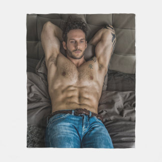 Manta Polar Chico Caliente Pecho Peludo Sin Camisa Vaqueros Ca