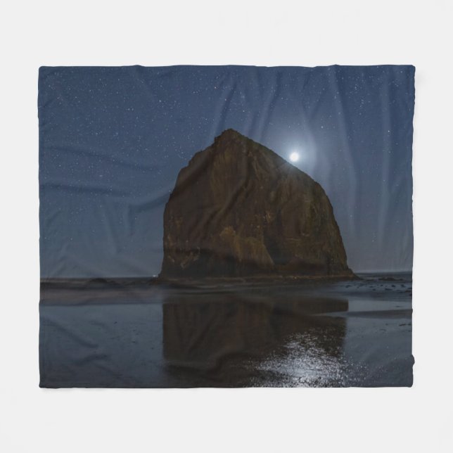 Manta Polar Cielos sobre Haystack Rock | Cannon Beach, Oregon (Frente (Horizontal))