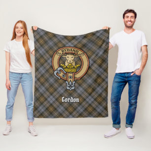 Manta Polar Clan Gordon Escudo sobre el tartán erosionado