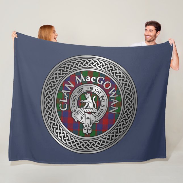 Manta Polar Clan MacGowan Escudo & Tartan Knot (In situ)