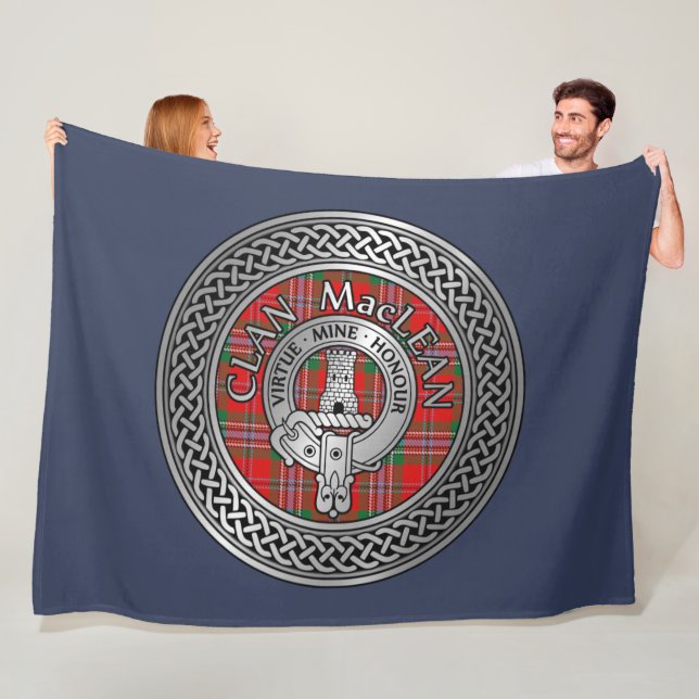 Manta Polar Clan MacLean Escudo & Tartan Knot Fleece Blanket (In situ)