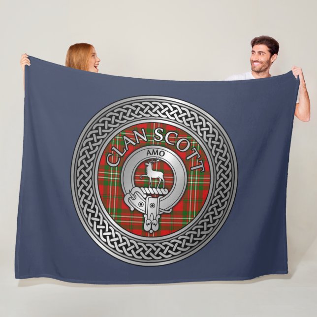 Manta Polar Clan Scott Escudo y Tartan Knot Fleece Blanket (In situ)