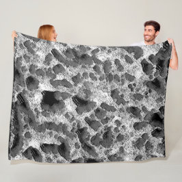 Manta Polar Coral con almohada redonda de color blanco y negro