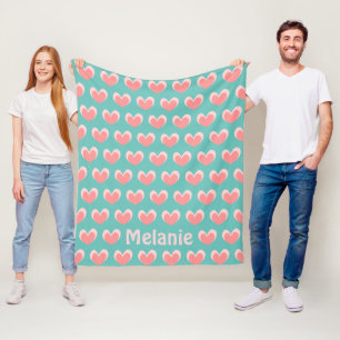 Manta Polar Corazones rosados y patrones Verde azulados person