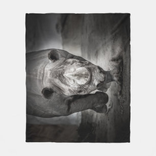 Manta Polar Corriendo Rhinoceros: Retrato Animal Salvaje.