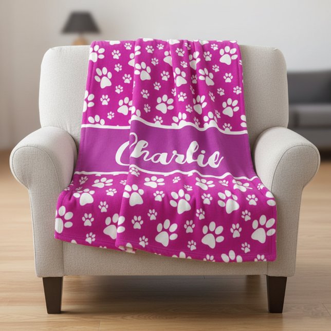 Manta Polar Cozy Paw Print Personalizado Dog Blanket - Persona (Pink personalized dog blanket for dog lovers)