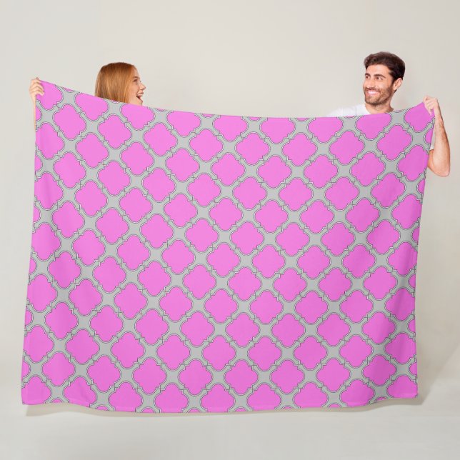 Manta Polar Cuatrefoil rosa y gris (In situ)