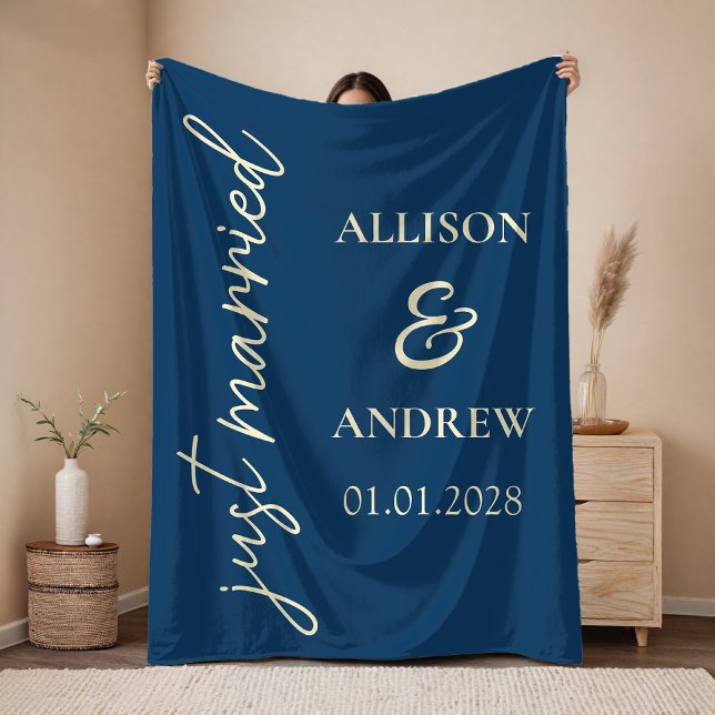 Manta Polar Custom Just Married Blanket Gift for Newlyweds (Custom Wedding Blanket Gift for Bride and Groom – Custom Blanket Gift for Newlyweds and Couples)