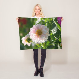 Manta Polar Dahlia blanca en la foto del jardín