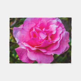 Manta Polar Delicada rosa.