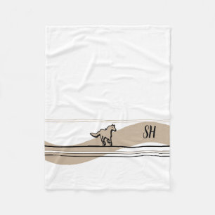 Manta Polar Diseño de caballo corriendo beige y iniciales