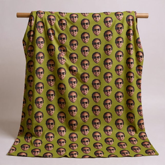 Manta Polar Diversión Foto de Cara Personalizada (Fun Personalized Face Photo Fleece Blanket by Ricaso. Add your own photograph, cut out face pattern.)