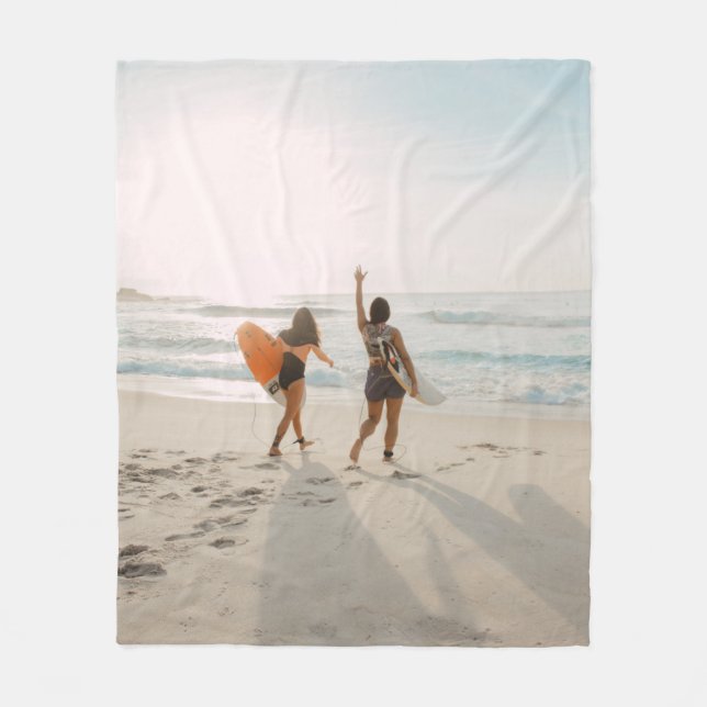 Manta Polar Dos mujeres caminando hacia el océano llevando sur (Anverso)