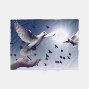 Manta Polar Dove Hand Trust