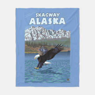 Manta Polar Eagle calvo que se zambulle - Skagway, Alaska