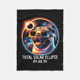 Manta Polar Eclipse Pug Wearing Gles Mascota Abril 8 2024