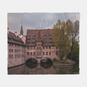 Manta Polar Edificio histórico al atardecer en Nuremberg, Alem