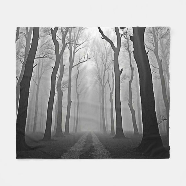 Manta Polar Eerie Foggy Forest Path Art (Frente (Horizontal))