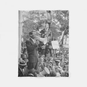 Manta Polar El senador Robert Kennedy haciendo campaña por el 