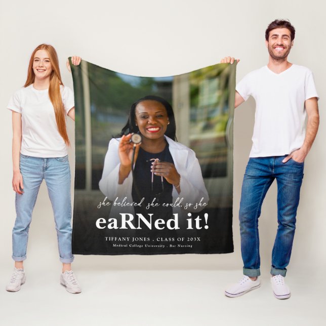 Manta Polar Ella Creía Que La Enfermera Se Graduó En Foto (In situ)