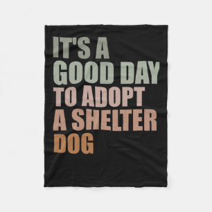 Manta Polar Es Un Buen Día Para Adoptar Al Perro Rescate