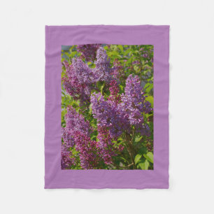 Manta Polar Escena en el jardín, lilas púrpura, flores, natura