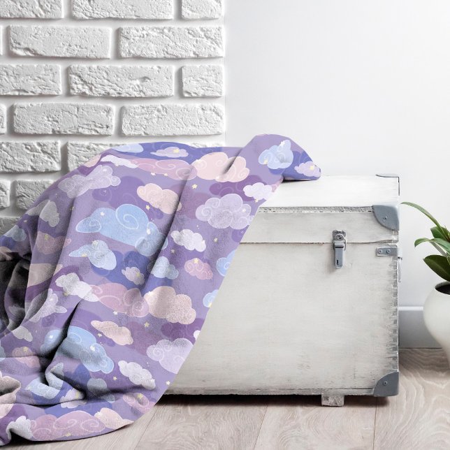 Manta Polar Espectacular patrón de nubes pasteles y estrellas (Whimsical Purple Sky & Clouds Pattern Fleece Blanket)